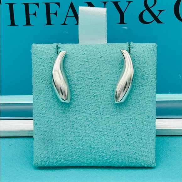 Tiffany & Co Fish Stud Earrings by Frank Gehry - Picture 3 of 6
